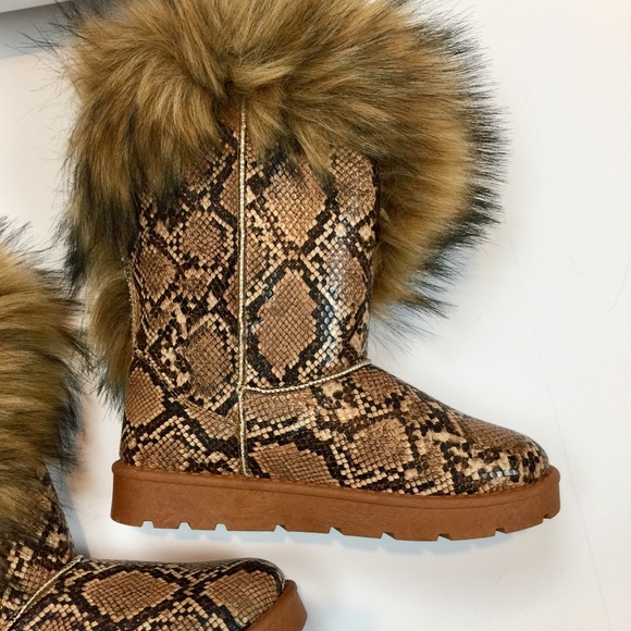 Bamboo Frozen Furry Python Print Lug Sole Boots - Picture 2 of 15